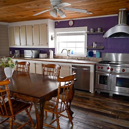 Blue Dolphin Inn And Cottages Grand Isle Esterno foto