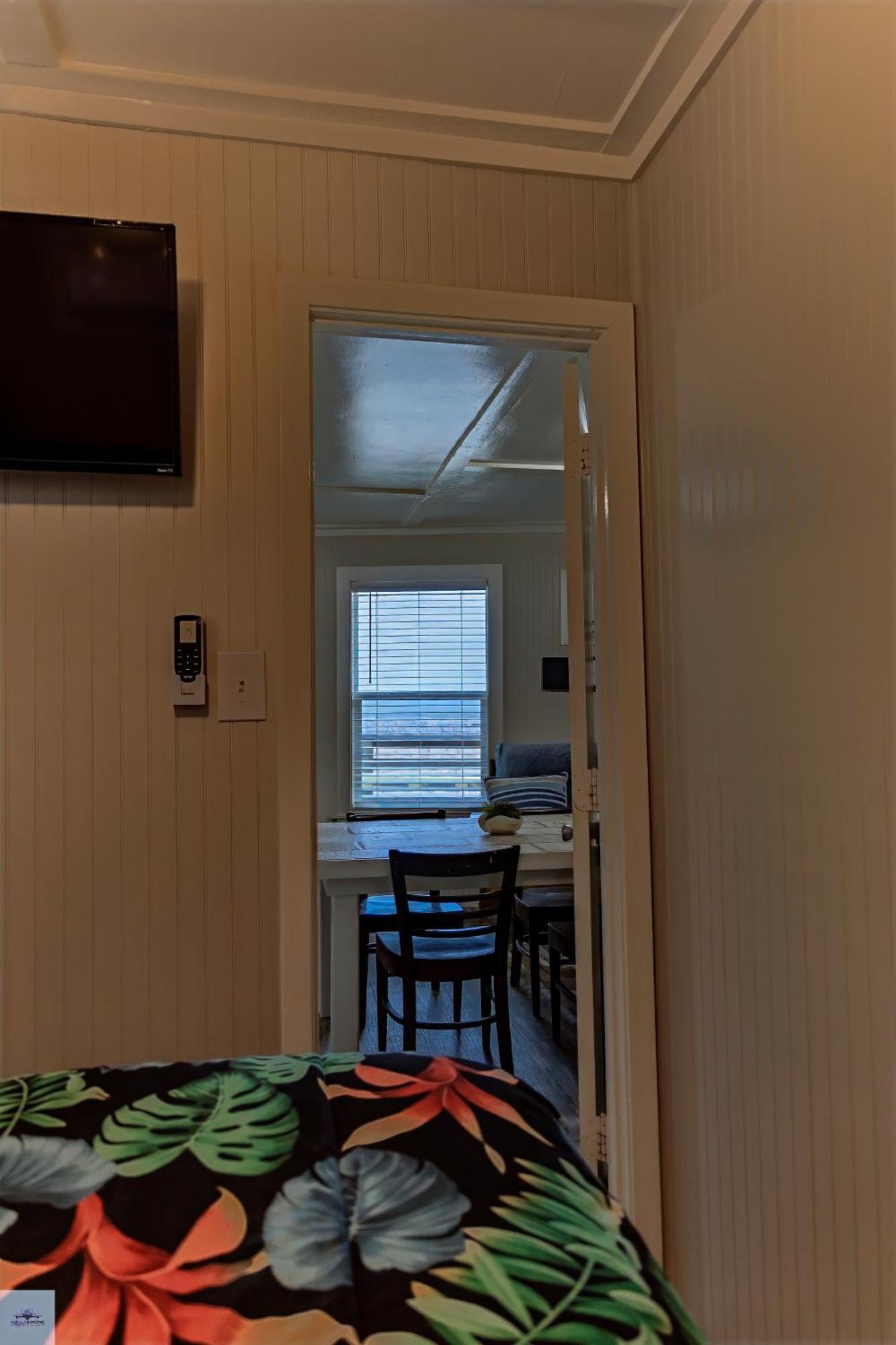 Blue Dolphin Inn And Cottages Grand Isle Esterno foto