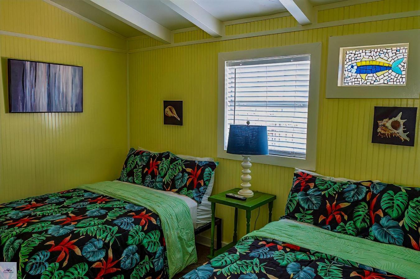 Blue Dolphin Inn And Cottages Grand Isle Esterno foto