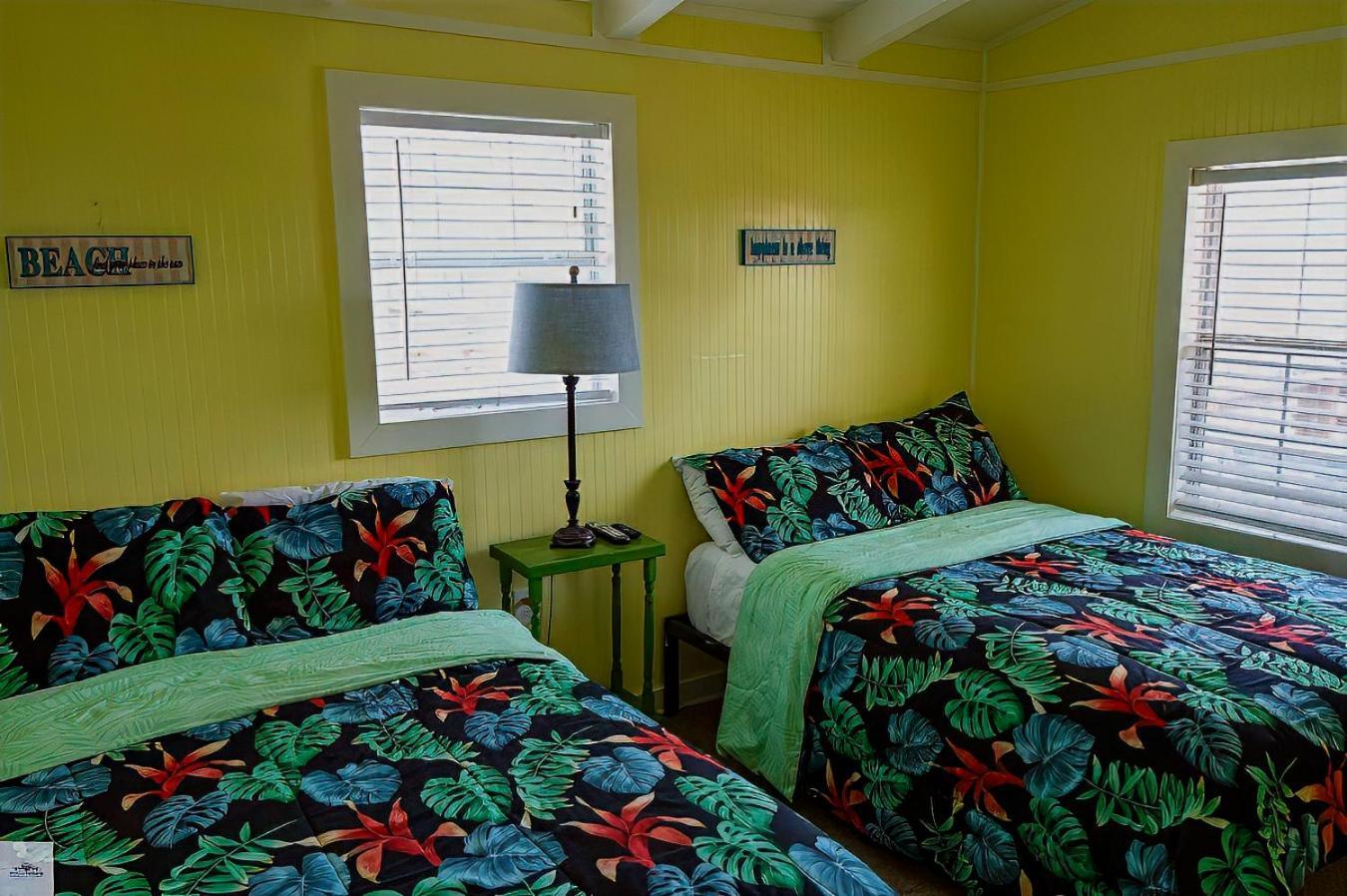 Blue Dolphin Inn And Cottages Grand Isle Esterno foto