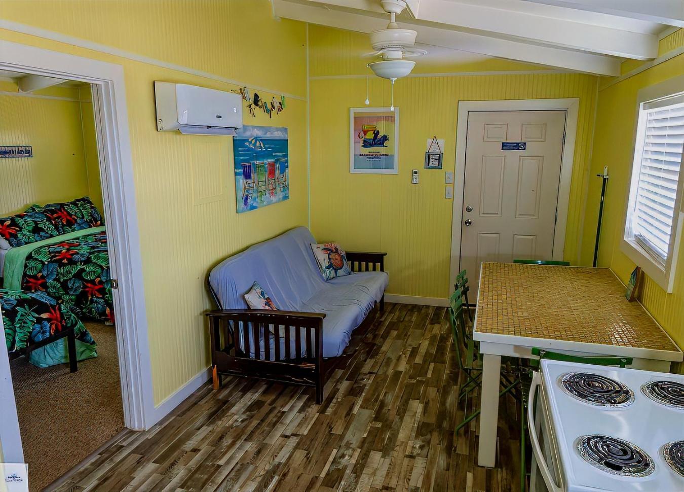 Blue Dolphin Inn And Cottages Grand Isle Esterno foto