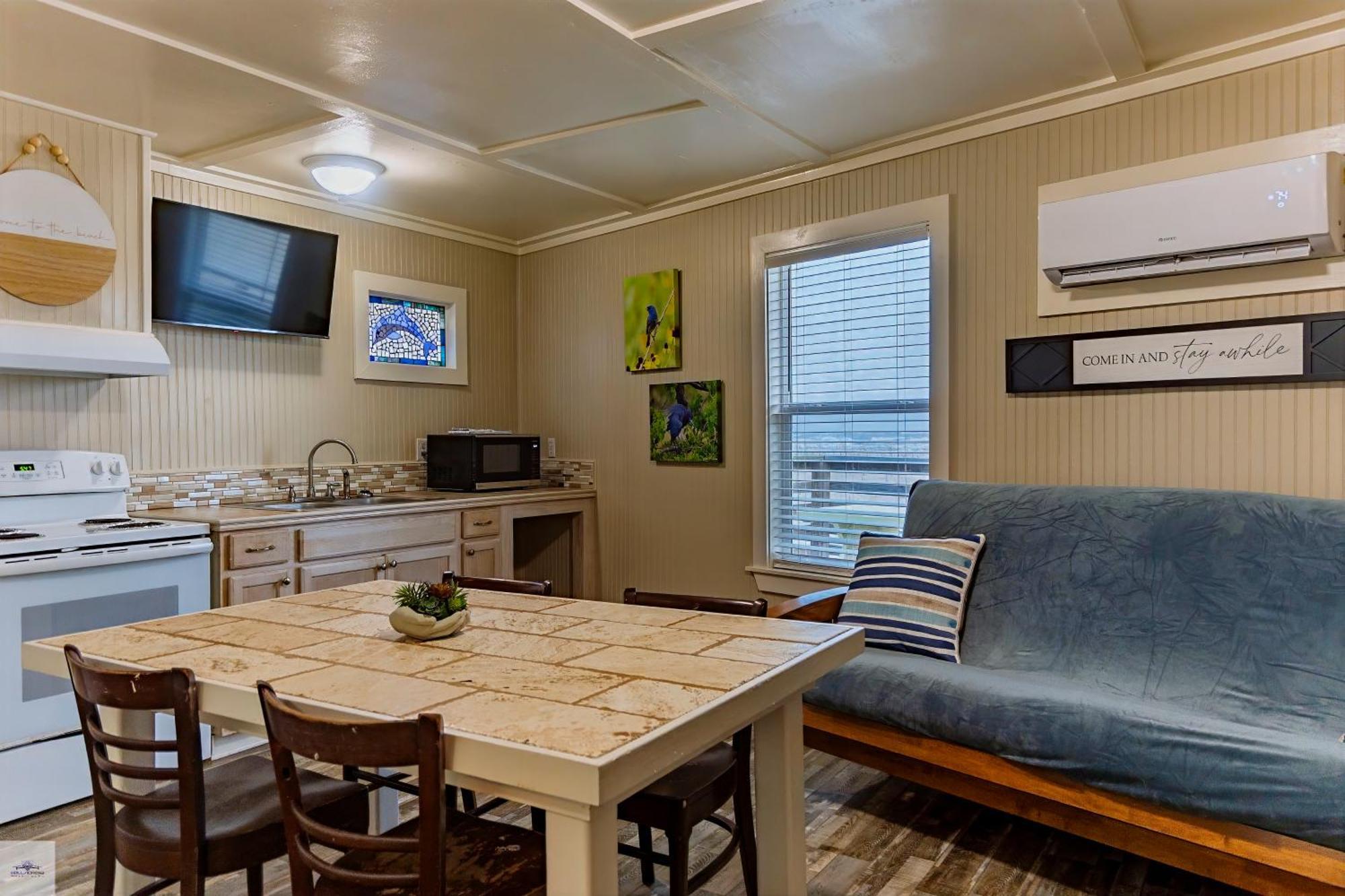 Blue Dolphin Inn And Cottages Grand Isle Esterno foto