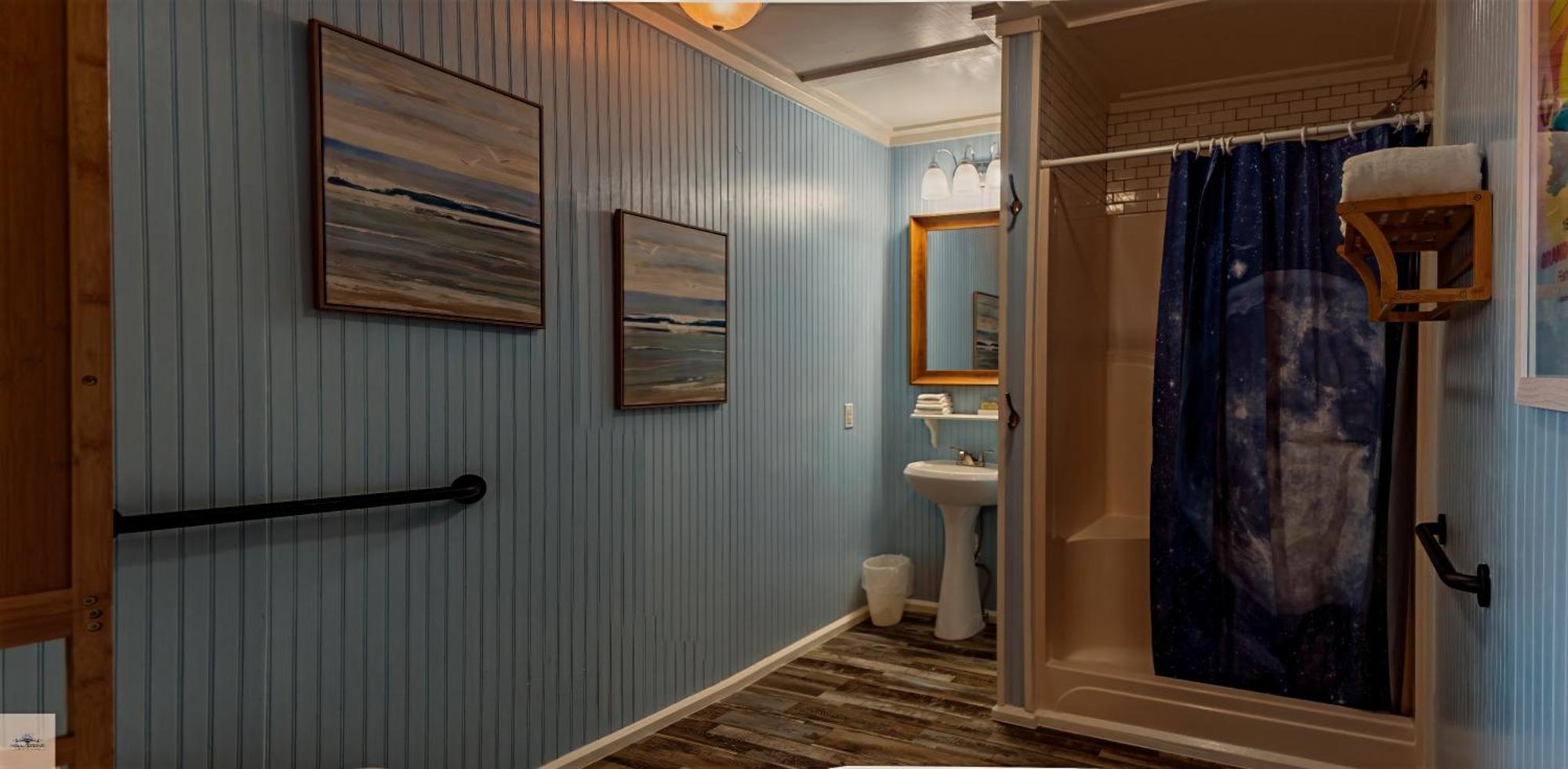 Blue Dolphin Inn And Cottages Grand Isle Esterno foto