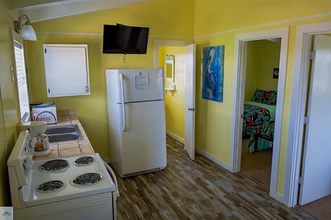 Blue Dolphin Inn And Cottages Grand Isle Esterno foto