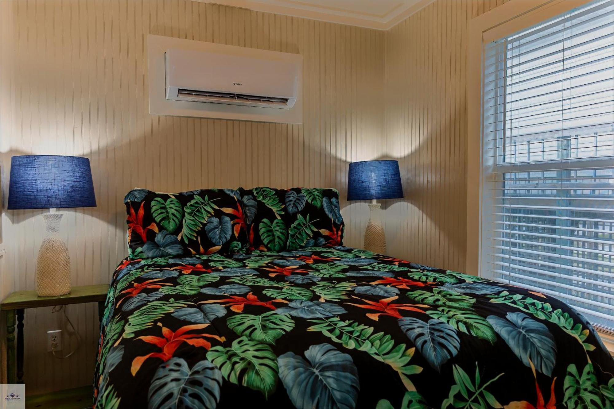 Blue Dolphin Inn And Cottages Grand Isle Esterno foto