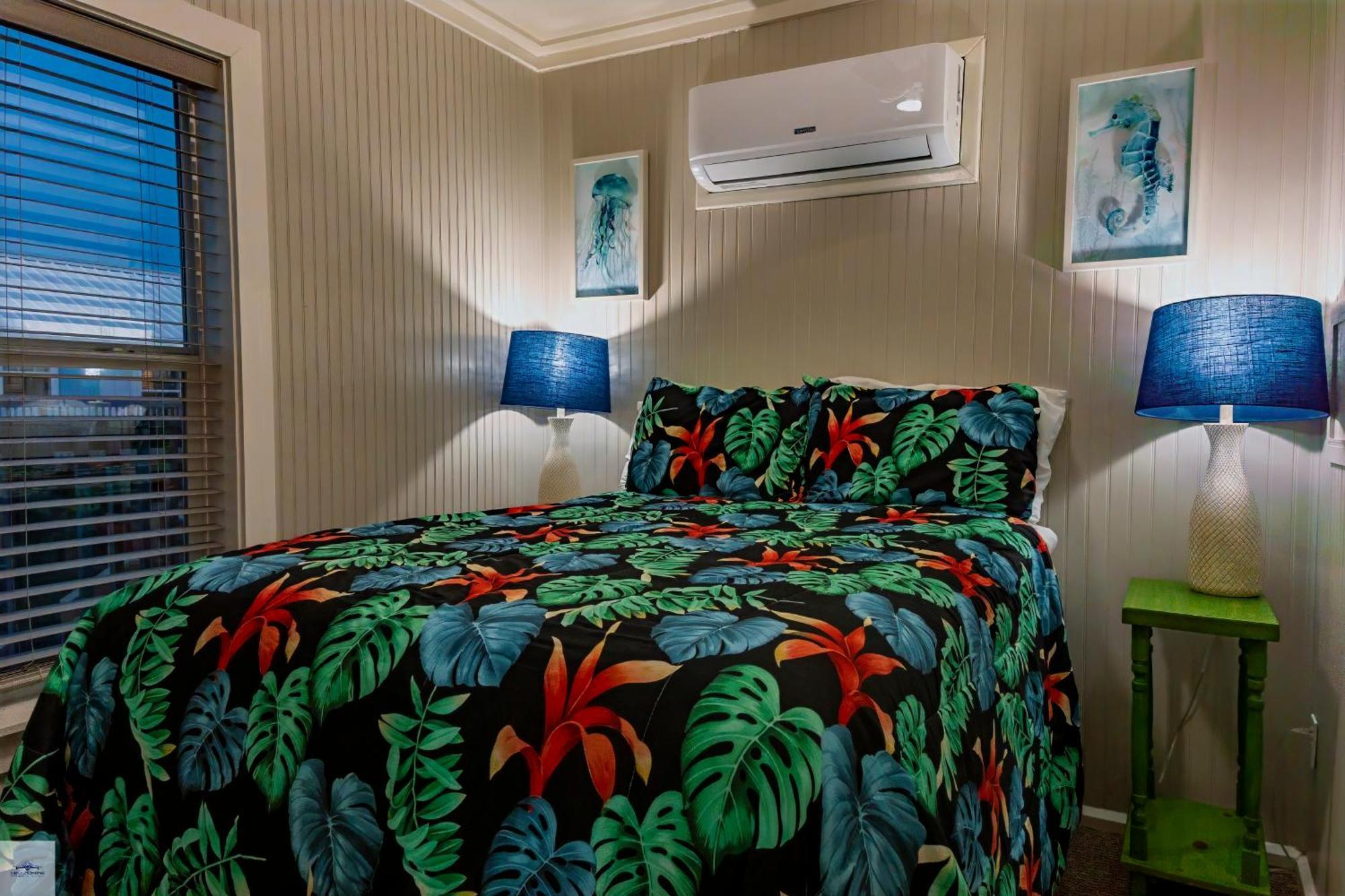 Blue Dolphin Inn And Cottages Grand Isle Esterno foto