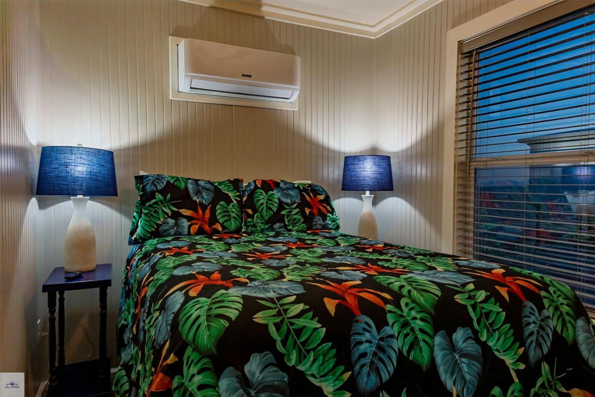 Blue Dolphin Inn And Cottages Grand Isle Esterno foto