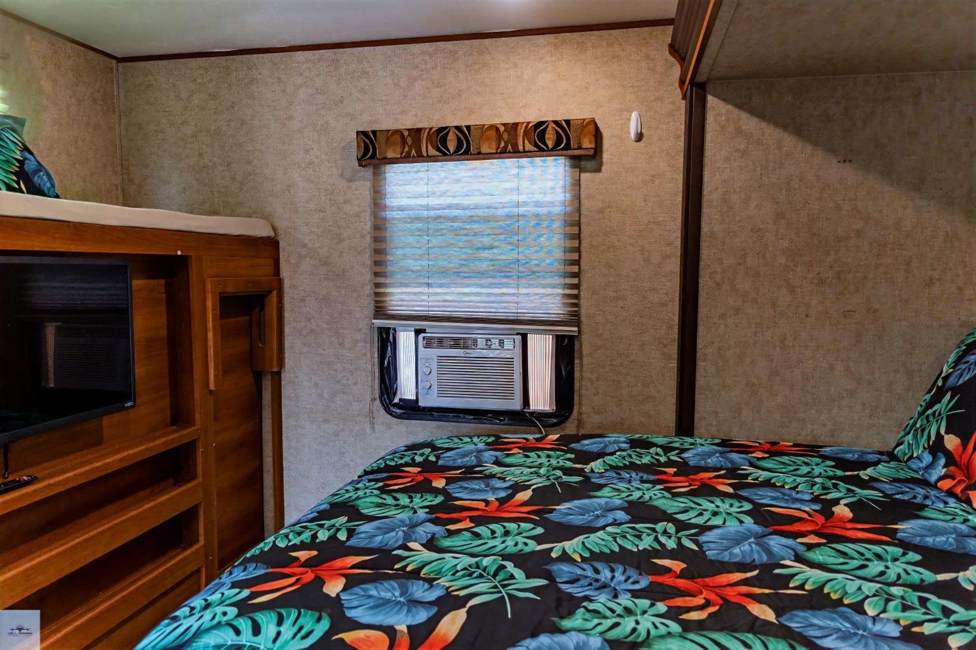 Blue Dolphin Inn And Cottages Grand Isle Esterno foto