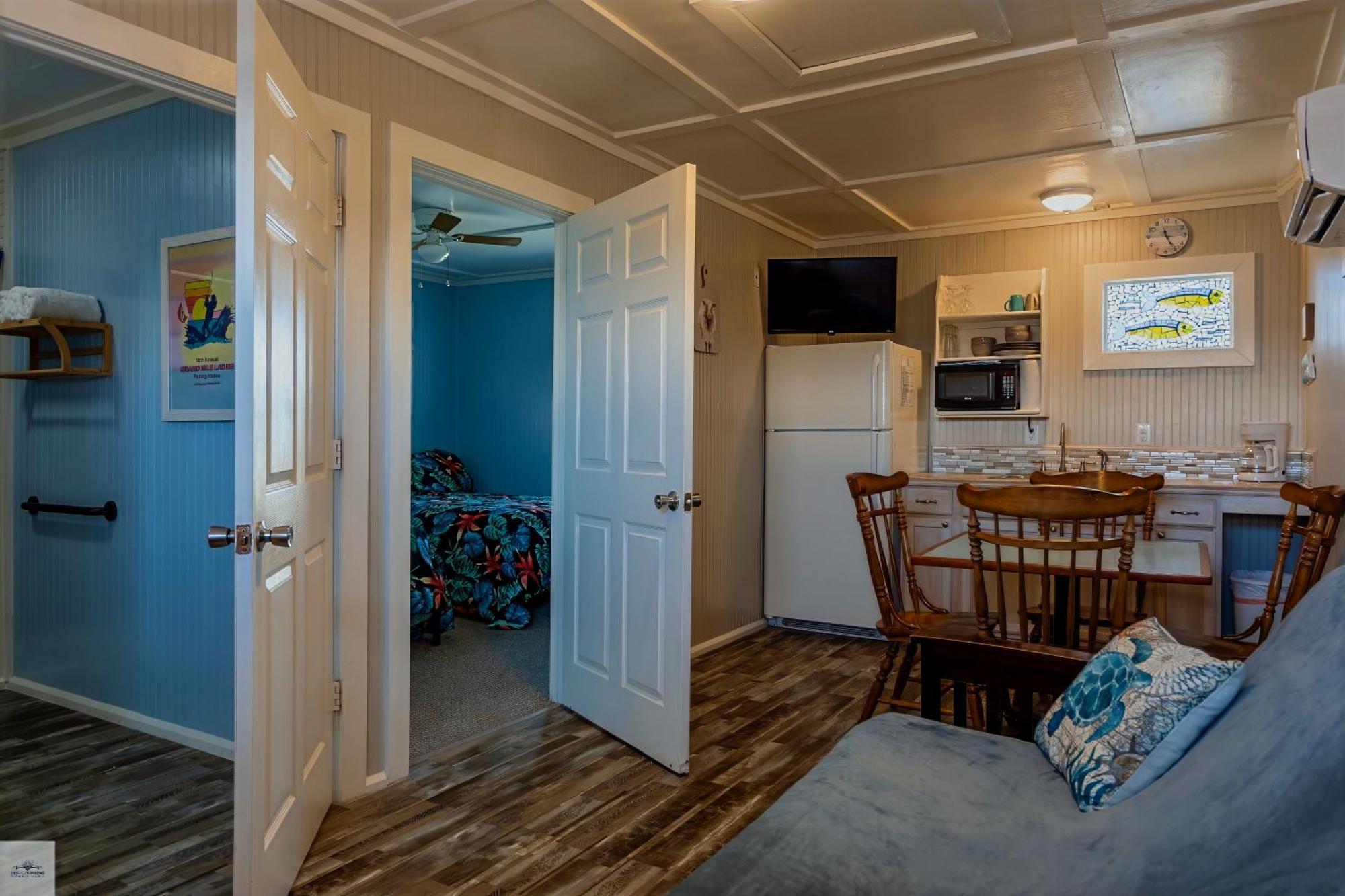Blue Dolphin Inn And Cottages Grand Isle Esterno foto
