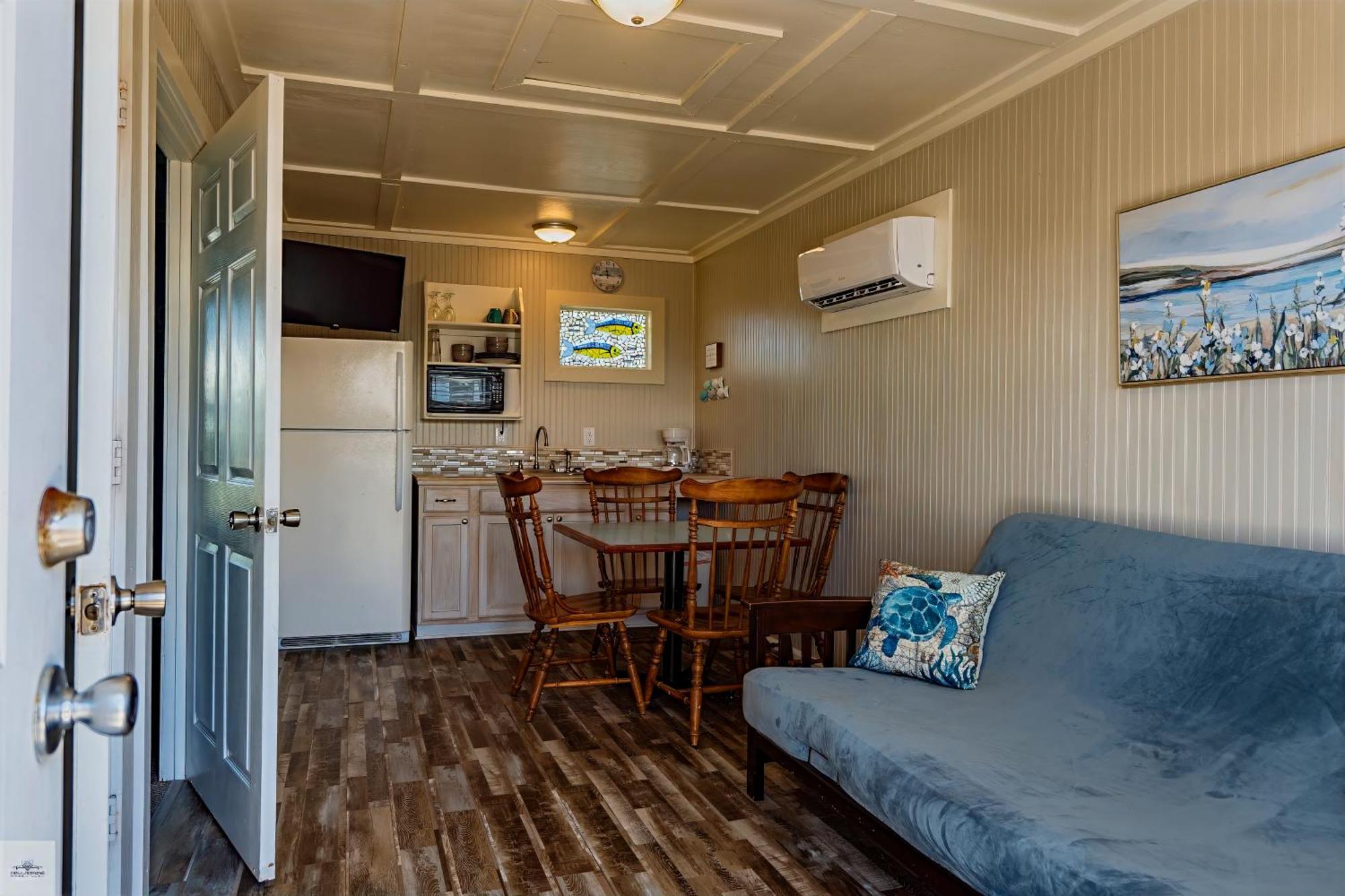 Blue Dolphin Inn And Cottages Grand Isle Esterno foto