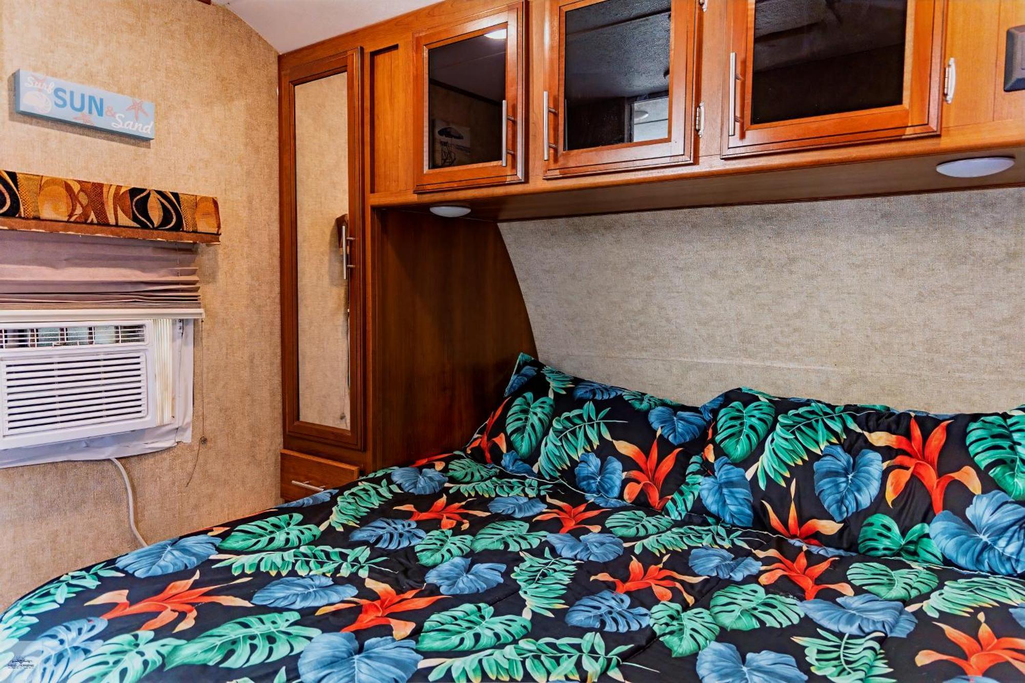 Blue Dolphin Inn And Cottages Grand Isle Esterno foto