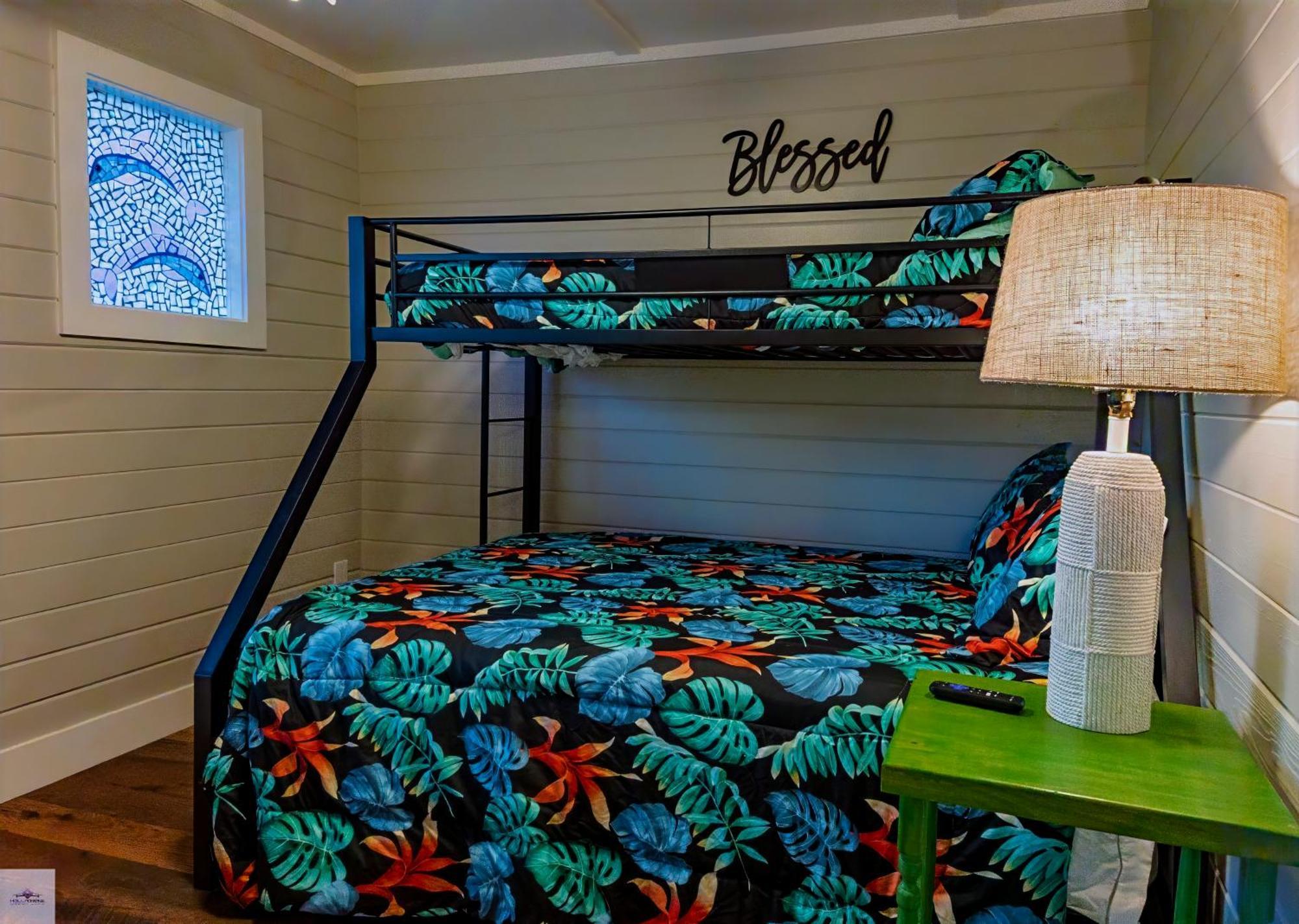Blue Dolphin Inn And Cottages Grand Isle Esterno foto