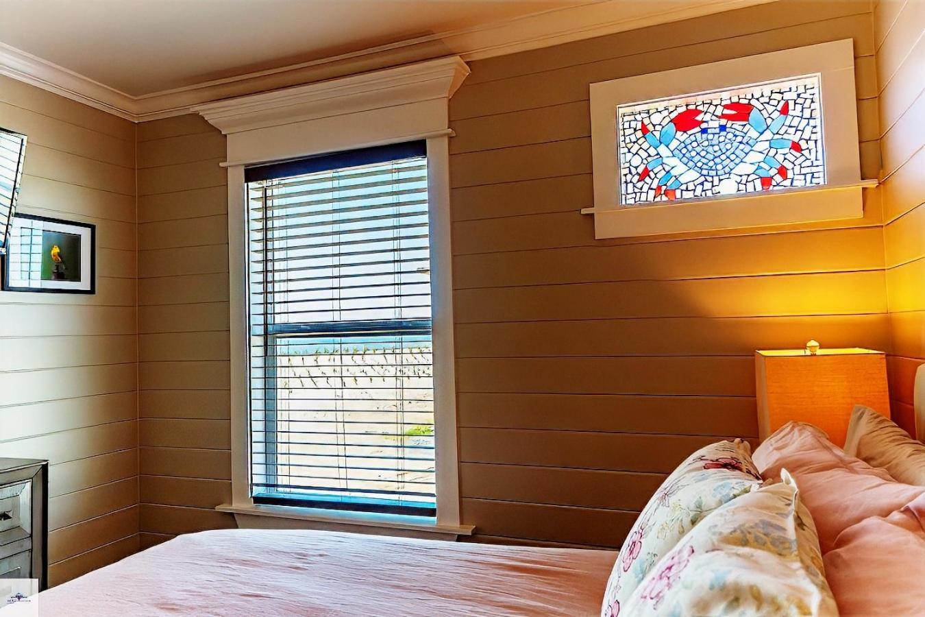 Blue Dolphin Inn And Cottages Grand Isle Esterno foto