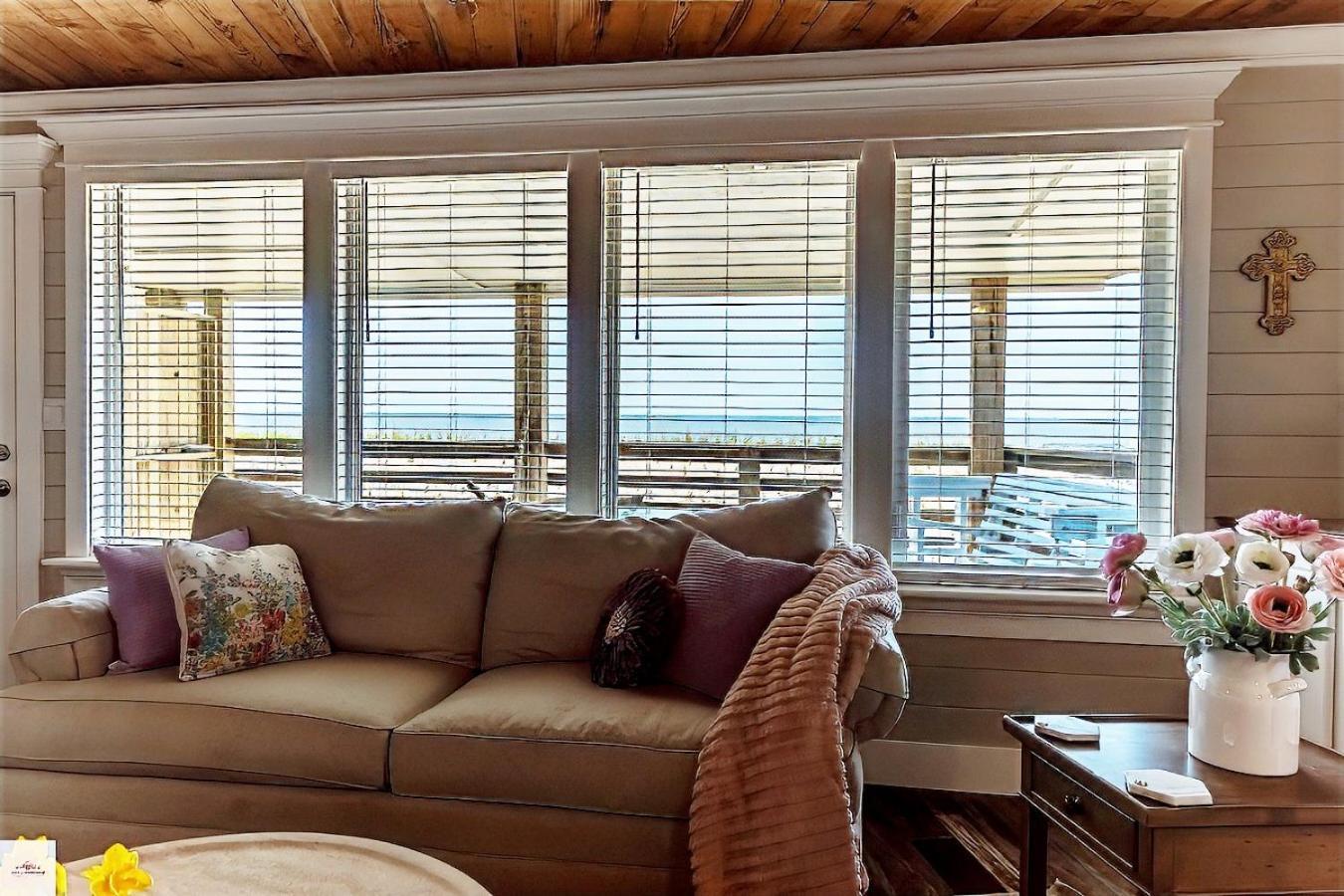 Blue Dolphin Inn And Cottages Grand Isle Esterno foto