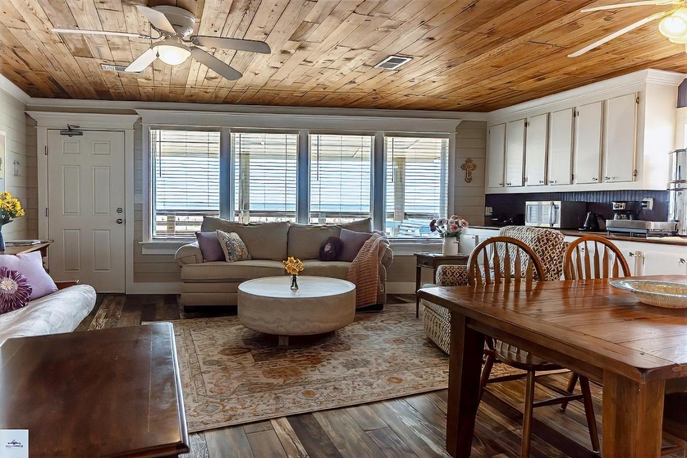 Blue Dolphin Inn And Cottages Grand Isle Esterno foto