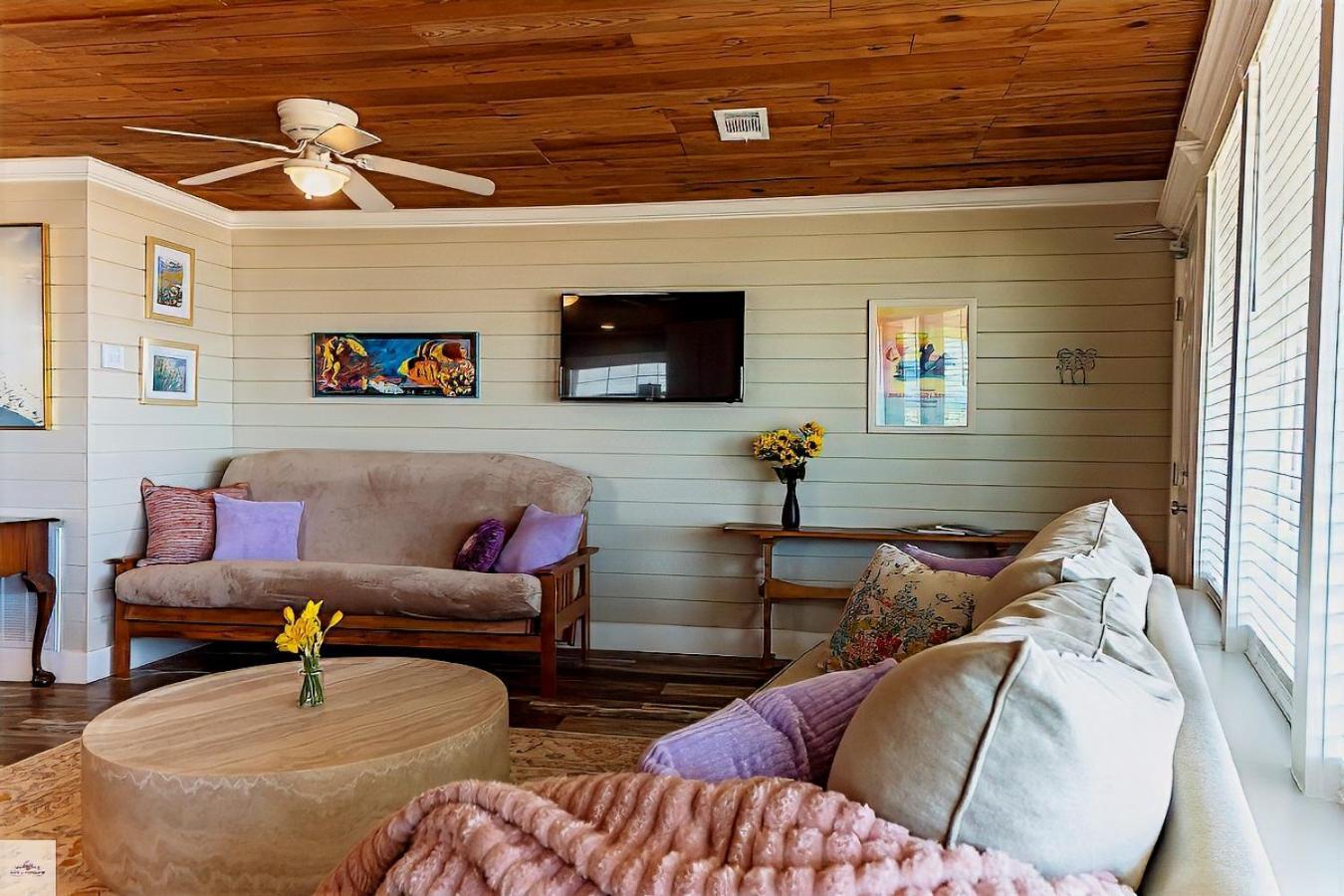 Blue Dolphin Inn And Cottages Grand Isle Esterno foto