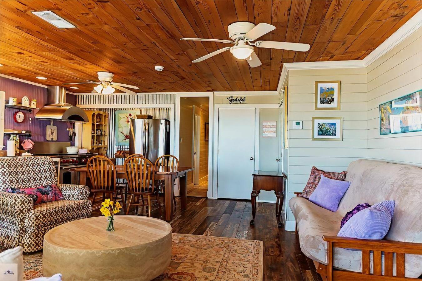 Blue Dolphin Inn And Cottages Grand Isle Esterno foto